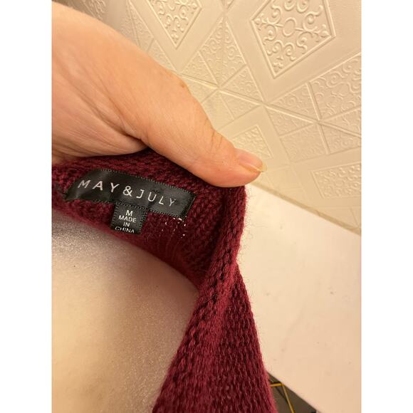 May & July Sweater Size Medium Wine red burgundy matt gold sequins on shoulders - Picture 2 of 11